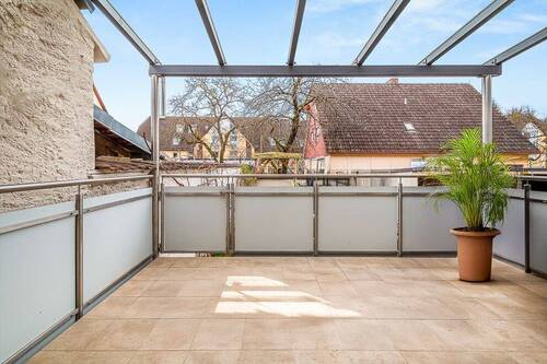 sonniger Balkon mit Glasdachpergola & Markise - 6 Zimmer Etagenwohnung in Freiburg im Breisgau