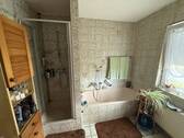 Mit Wanne und Dusche - 