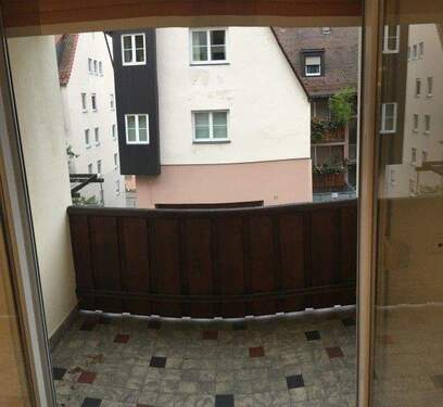 Balkon Straßenseite - 4 Zimmer Etagenwohnung in Nürnberg