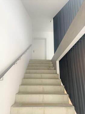 Treppenhaus - 2 Zimmer Mehrfamilienhaus, Wohnhaus zum Kaufen in Böbingen an der Rems