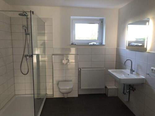 top-schickes neues Duschbad - 