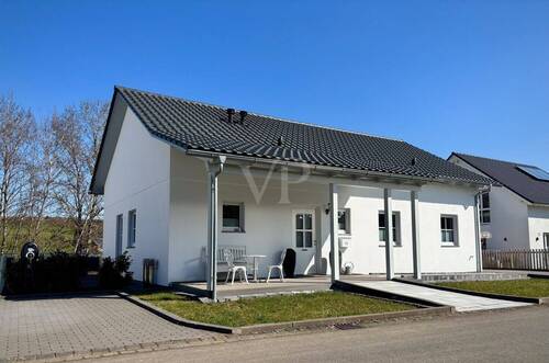 Frontansicht - 6 Zimmer Mehrfamilienhaus, Wohnhaus zum Kaufen in Daun / Rengen