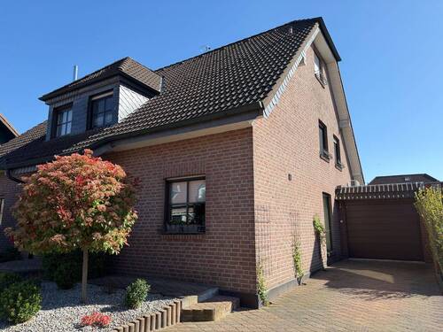 Frontansicht - Gepflegte Doppelhaushälfte in Sevelen