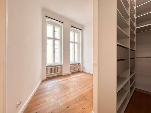 Schlafzimmer mit Ankleide - 