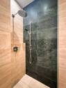 Badezimmer mit Dusche - 