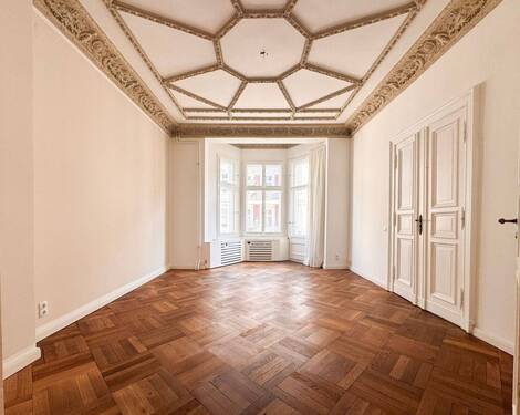 Zimmer mit Erker - 6 Zimmer Etagenwohnung zum Kaufen in Berlin
