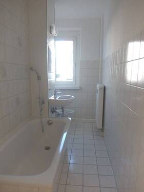 Bad mit Wanne - 