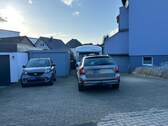 Garage und Stellplätze - 