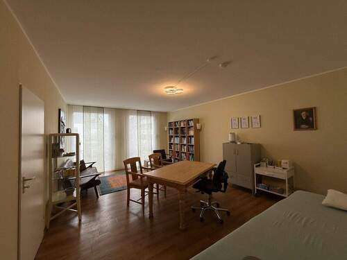 Bild 1 - Gewerbeeinheit im Zentrum von Siegburg - ca. 104m² - Helle Räume - zu vermieten!