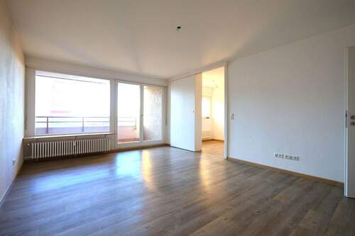 Wohnzimmer1.jpg - 3 Zimmer Etagenwohnung zum Kaufen in Pforzheim