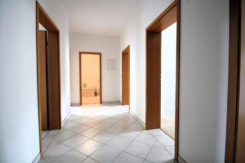 Flur - SCHÖNE 4-RAUM-WOHNUNG IM HERZEN VON CHEMNITZ