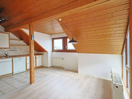 Helle Küche und Essbereich - 