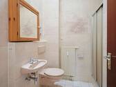 Helles Bad mit Dusche - 