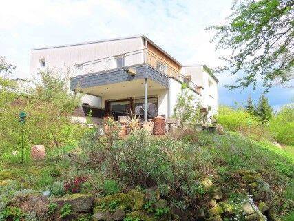 Seitenansicht - 9 Zimmer Mehrfamilienhaus, Wohnhaus in Espenau