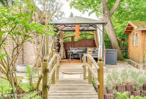 Terrasse am Poolhaus - Doppelhaushälfte mit 101,00 m&sup2; in Berlin Mahlsdorf zum Kaufen