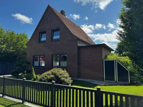 Titelfoto - Saniertes, gepflegtes Einfamilienhaus mit großem Garten in Butjadingen-Burhave