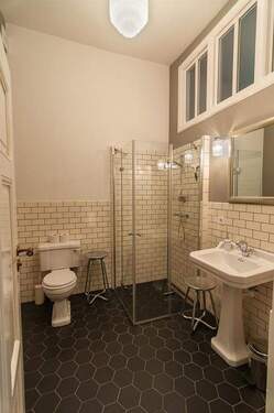 Badezimmer mit Oberlicht - 