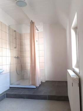 Bad mit Dusche - 2 Zimmer Etagenwohnung in Frohburg OT Kohren-Salis
