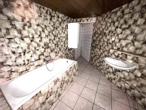 Bad mit Wanne 2.OG - 