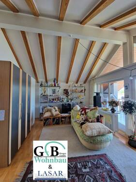 Ein Zimmer im Dachgeschoss.jpg - 