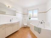 Helles Badezimmer - 