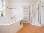 Helles Badezimmer - 