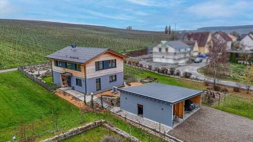 Rückansicht mit Nebengebäude - 