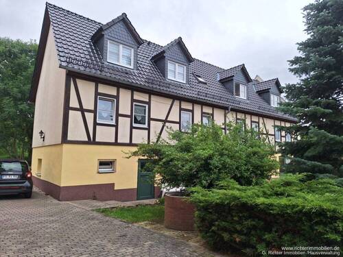 Bild 1 - 2-Zimmer-Wohnung mit Einbauküche in ruhige Wohnlage in einem Dreiseitenhof in Hirschfeld (Reinsberg)