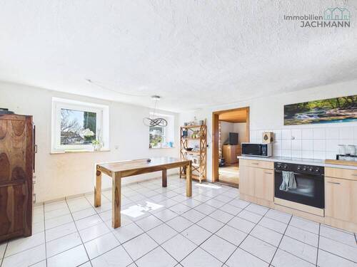Kochen im Bestandshaus im EG - 7 Zimmer Einfamilienhaus in Niederwinkling / Seiderau