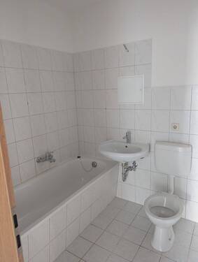 Badezimmer mit Wanne - 3 Zimmer Etagenwohnung in Hagenow