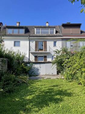 Hausansicht - Renovierungsbedürftiges Reihenmittelhaus in gefragter Lage von Rosenheim