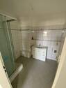 Badezimmer mit Dusche.jpeg - 
