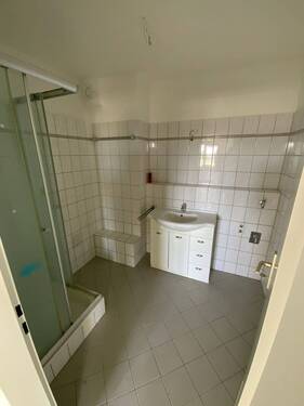 Badezimmer mit Dusche.jpeg - 