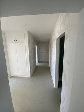 Flur mit Einbauschrank.jpeg - 