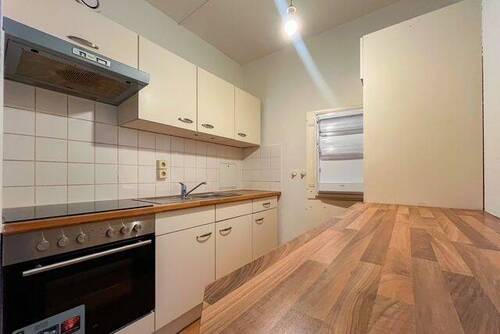 offene Küche mit Einbauküche - Moderne Wohlfühlwohnung mit Einbauküche und sonnigem Balkon!