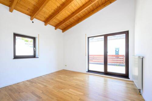 Zimmer 2 - 6 Zimmer Reihenendhaus in Herbolzheim