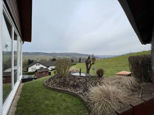 Blick in den Gartenbereich - 4 Zimmer Einfamilienhaus zum Kaufen in Oberweser / Gottstreu