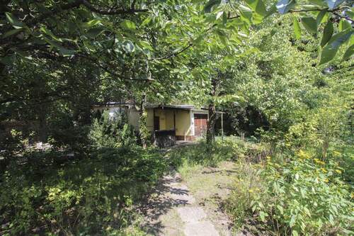 Laube auf dem Grundstück - 