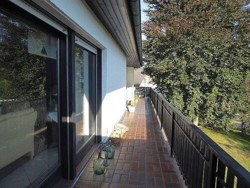 Balkon über die gesamte Hausbreite - 