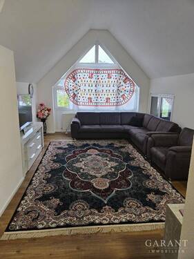 Wohnzimmer - Saniert - geräumig - zentral - 350.000,00 EUR Kaufpreis, ca.  125,00 m² Wohnfläche