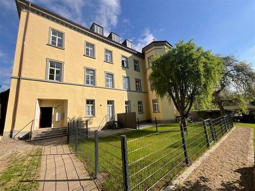Außenansicht Eingang - 2 Zimmer Etagenwohnung zur Miete in Bad Brückenau