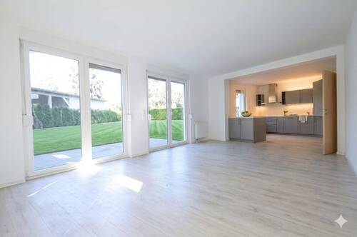 geräumiges Wohnzimmer - Einfamilienhaus mit 162,60 m&sup2; in Halberstadt zur Miete