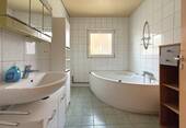 Badezimmer OG - 6 Zimmer Mehrfamilienhaus, Wohnhaus zum Kaufen in Forchheim