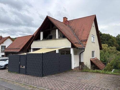 Hausansicht - Attraktives Mehrfamilienhaus mit 3 Wohneinheiten