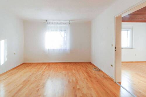 Wohnzimmer EG - 9 Zimmer Einfamilienhaus zum Kaufen in Erligheim