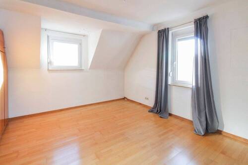 Schlafzimmer II OG - 