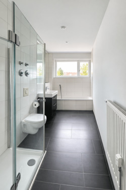 Badezimmer - Etagenwohnung mit 101,30 m&sup2; in Neuss zur Miete