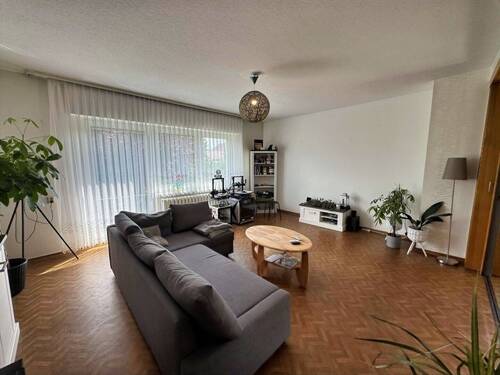 Wohnzimmer - 6 Zimmer Einfamilienhaus in Molschleben