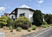 Haus Fronansicht - 5 Zimmer Einfamilienhaus in Ottendorf-Okrilla