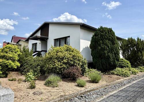 Haus Fronansicht - 5 Zimmer Einfamilienhaus in Ottendorf-Okrilla